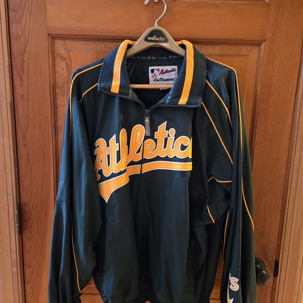 Team Issued Oakland Athletics Dugout Jacket. Authenic Player Jacket